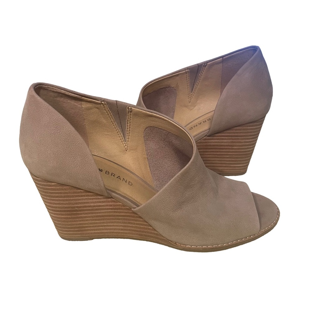 Lucky Brand Jaxy Sz 9.5 Beige Tan Soft Suede Open Toe Cut Out High Wedge